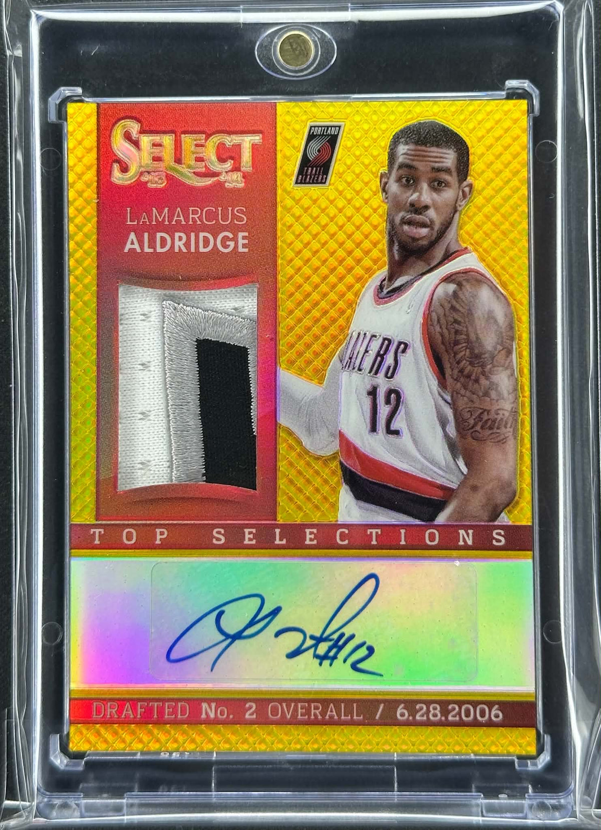 2013-14 Panini Select LaMarcus Aldridge Top Selections Gold Prizm jersey autograph #17 numbered /10 Portland Trail Blazers card front