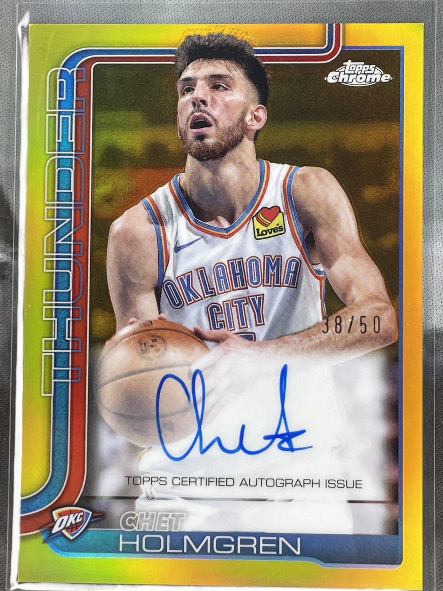 Chet Holmgren True Gold /50 On-Card Auto 2025 Topps Chrome Basketball TCA-CH OKC.
