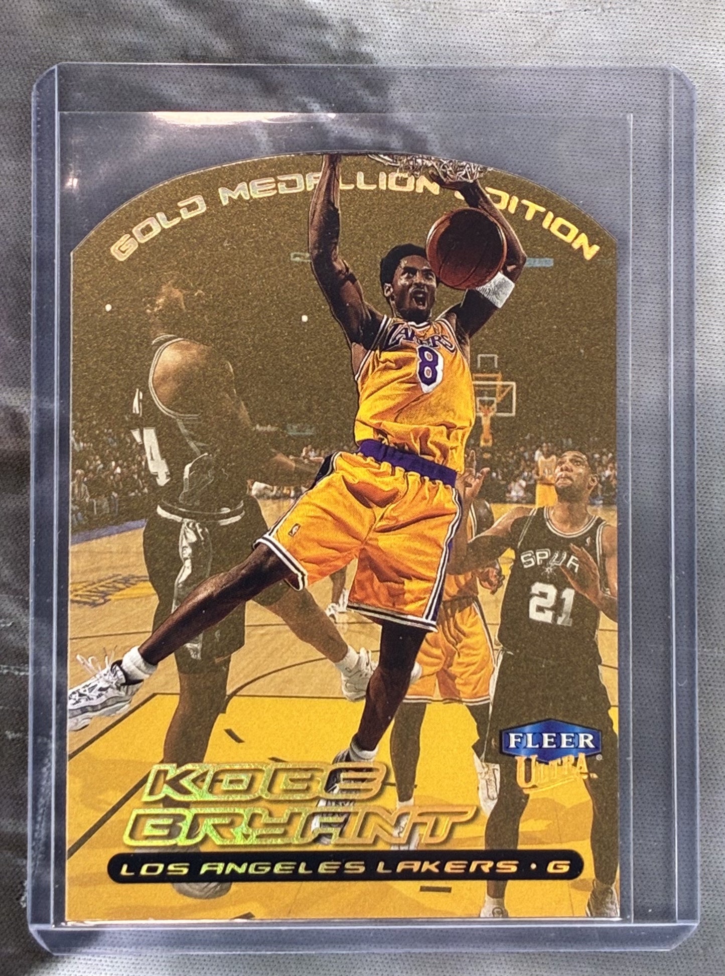 1999-00 Fleer Ultra Kobe Bryant Gold Medallion Die-Cut #50G