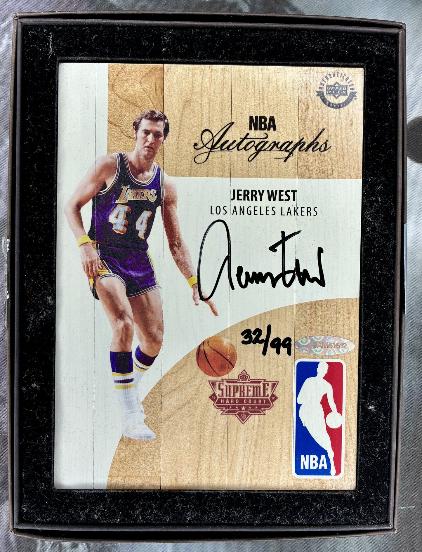 Jerry West 2016 Upper Deck Supreme Hard Court auto 32/99 card