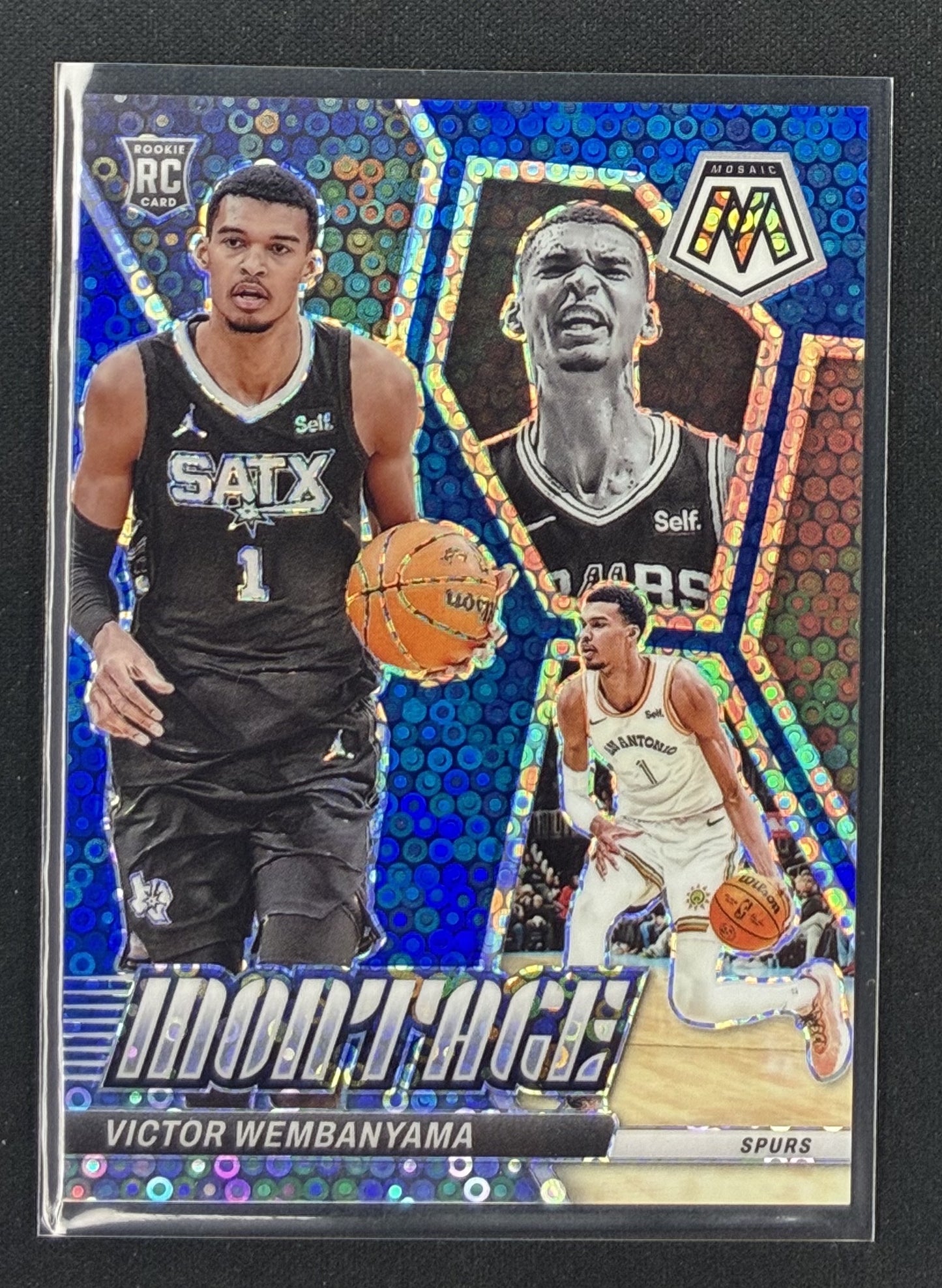 2024-25 Panini Mosaic Victor Wembanyama Montage #25 Fast Break Blue Mosaic Prizm basketball card numbered to 85.