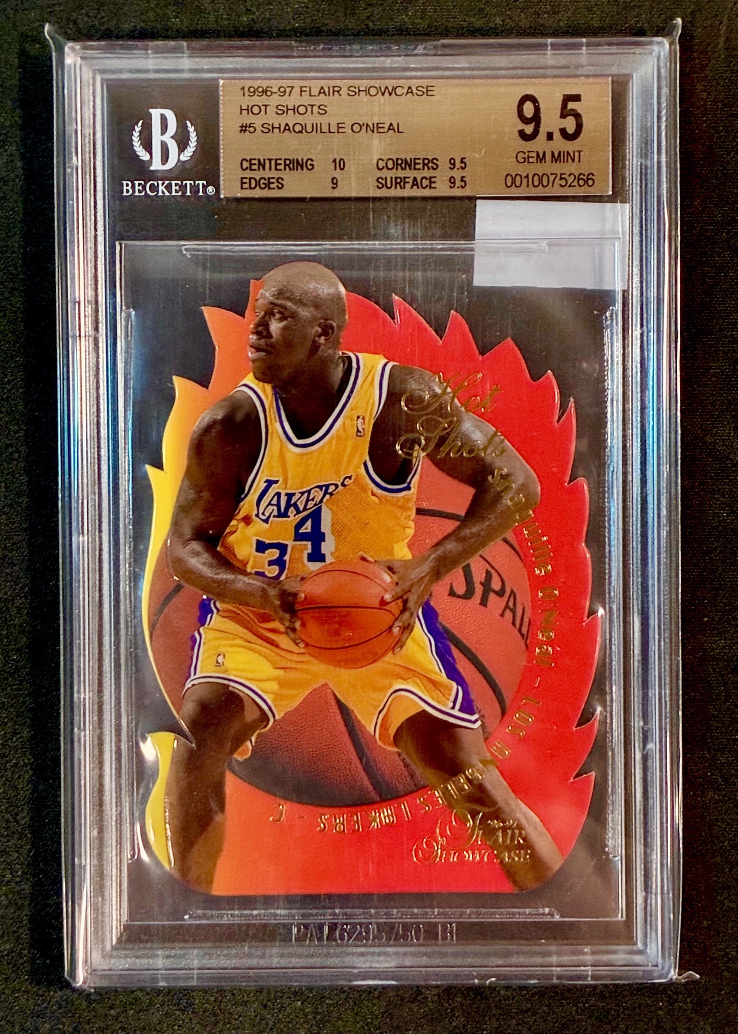 BGS 9.5 Shaquille O’Neal 1996 Flair Showcase Hot Shots Basketball Card
