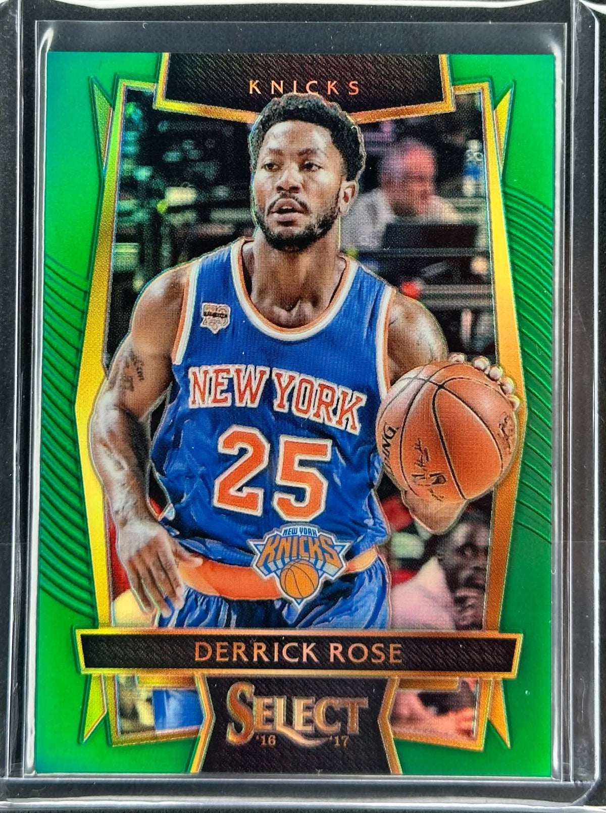 2016-17 Panini Select Derrick Rose Concourse Green Prizm #32 numbered 5/5 New York Knicks basketball card front