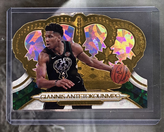 2018 Panini Crown Royale Giannis Crystal Gold /10 #34