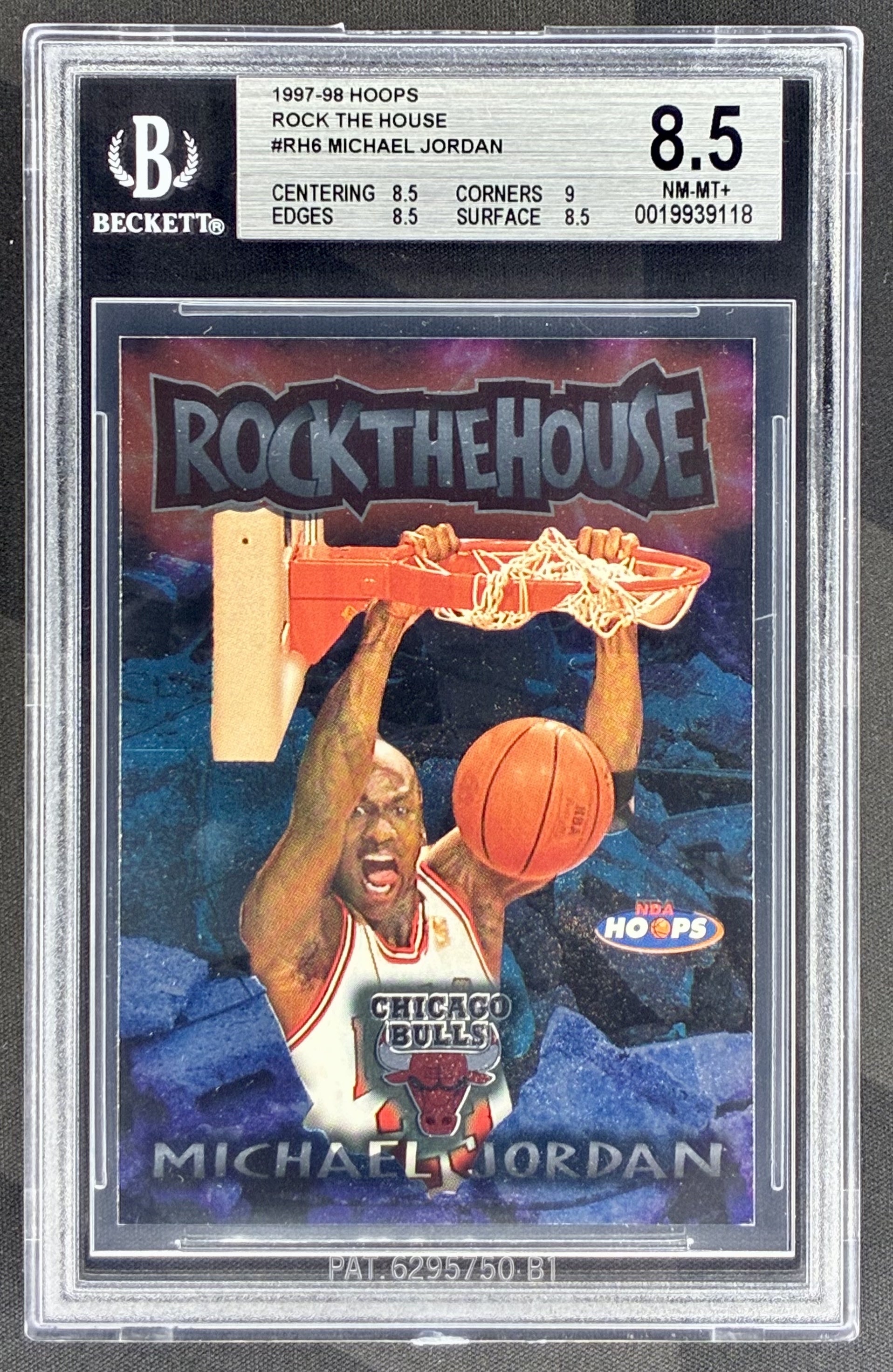 Michael Jordan Hoops Rock The House 1997-98 #RTH6 BGS 8.5 basketball card slab