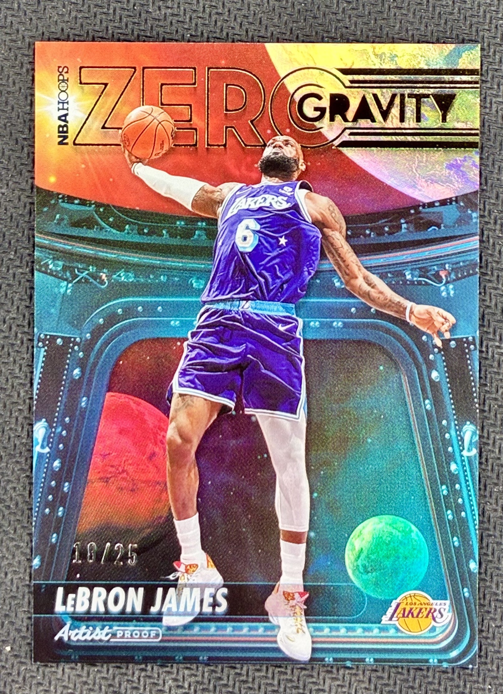 LeBron James 2022-23 Panini NBA Hoops Zero Gravity Gold /25 Los Angeles Lakers Basketball Card