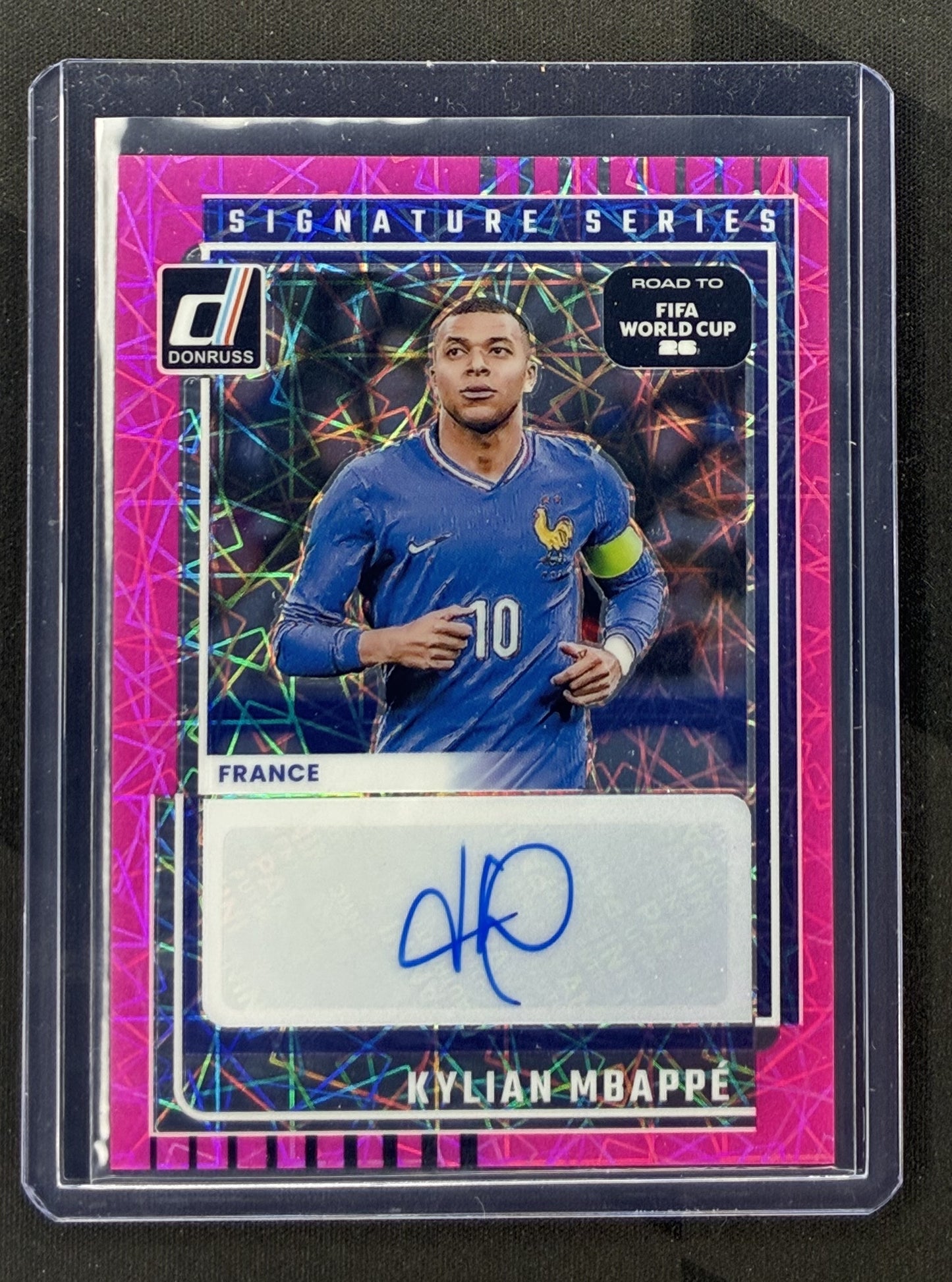 2025-26 Panini Donruss Road to FIFA World Cup Kylian Mbappé Signature Series Pink Laser autograph card SS-KM.