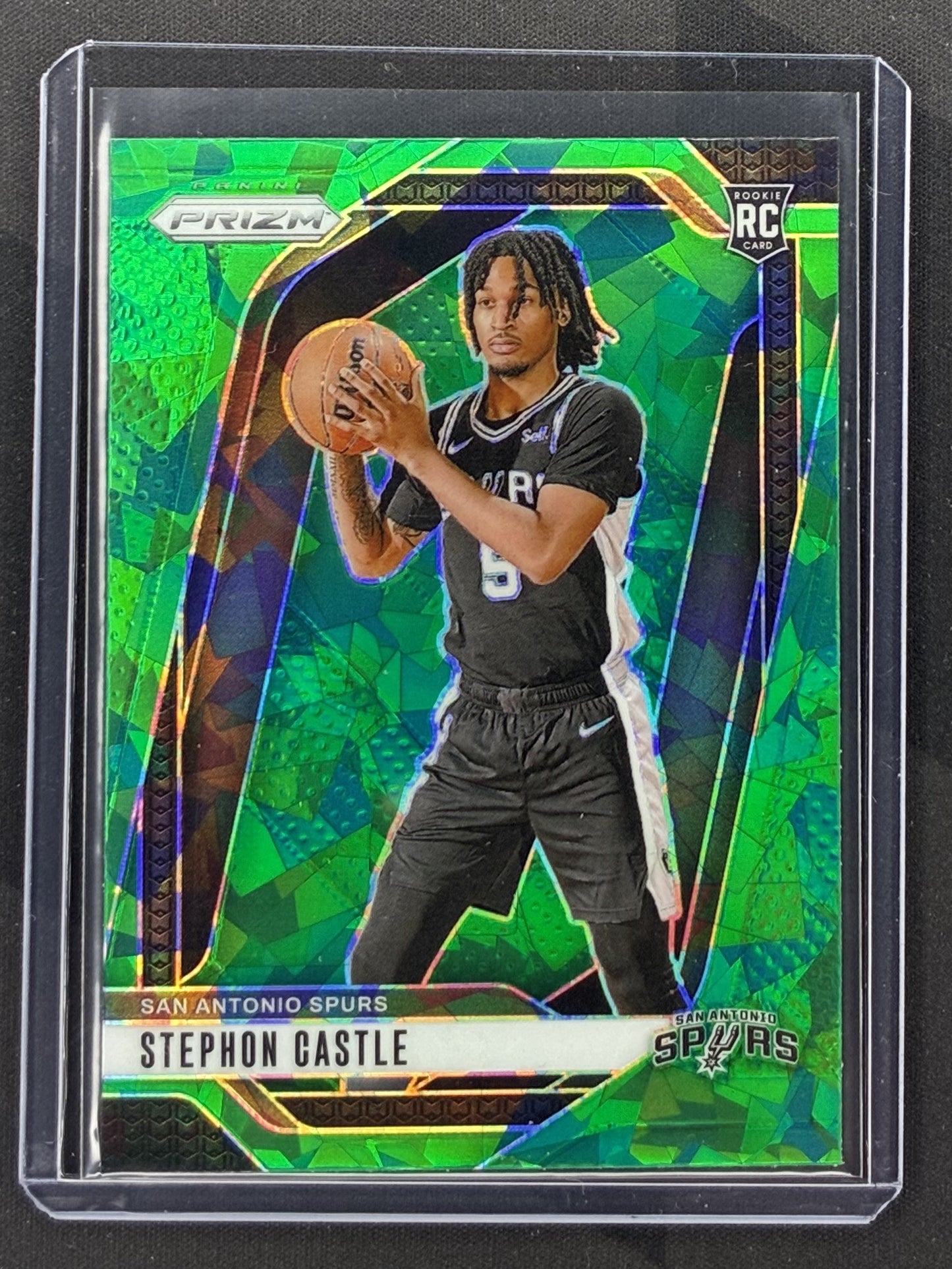 2024-25 Panini Prizm Stephon Castle #234 Green Cracked Ice Prizm San Antonio Spurs rookie card.