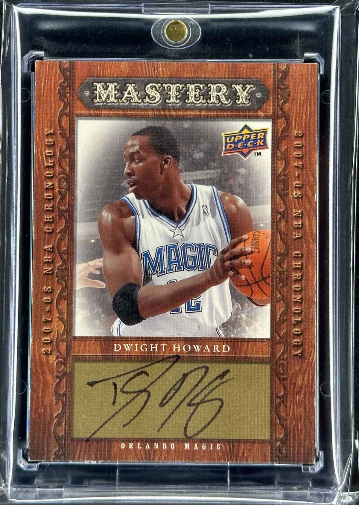 2007-08 Upper Deck Chronology Dwight Howard Mastery Gold autograph 07/10 Orlando Magic basketball card front